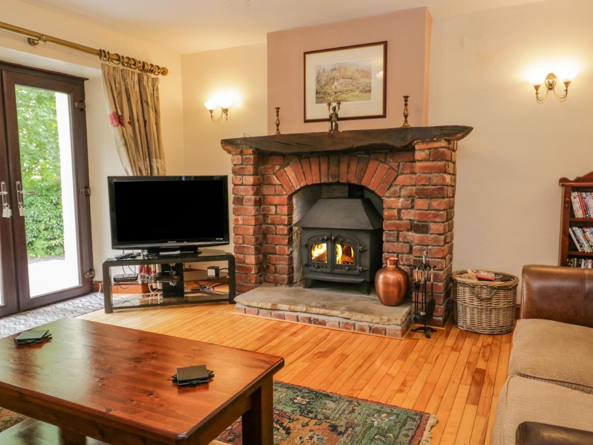 Ewedale Farm Villa Ulverston Exterior photo